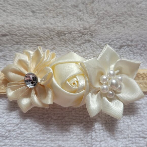 Handmade Baby Girls Headband Cream/Ivory Size 0-3m 12"-14"D New - Picture 5 of 5